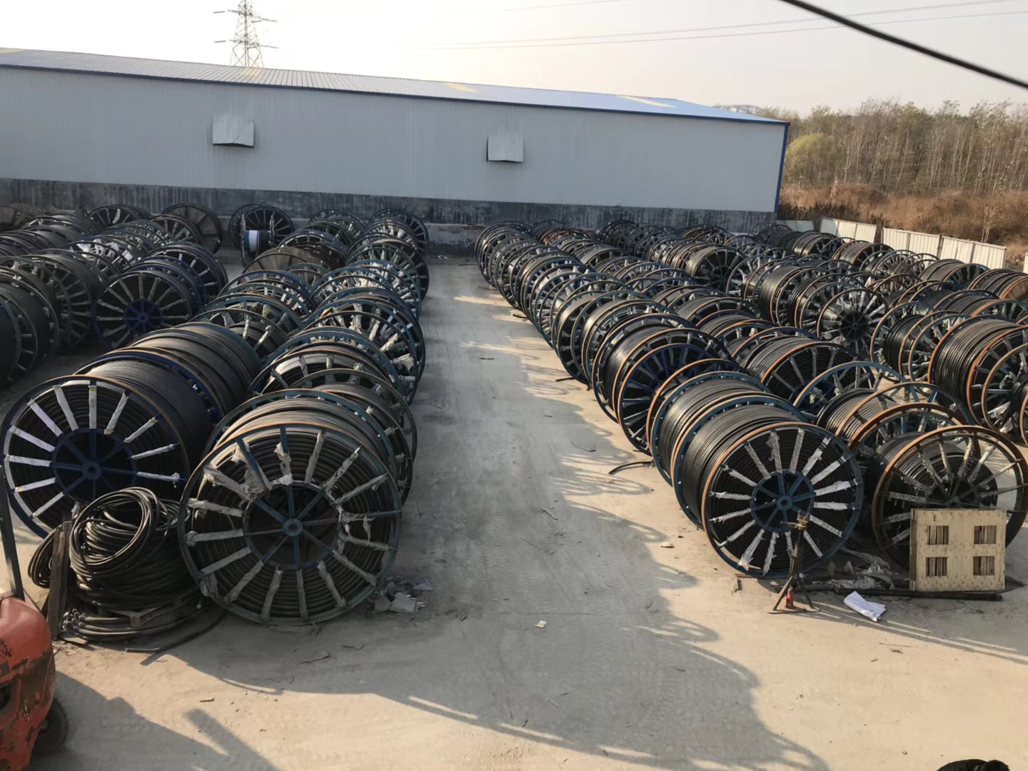 仓库一角，现货供应